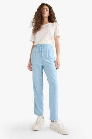 DeFacto Pull On Carrot Fit Yüksek Bel Bilek Boy Akışkan Kumaş Yıkamalı Pantolon D8236AX25SMNM85