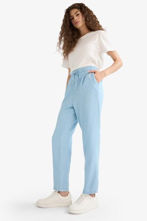 DeFacto Pull On Carrot Fit Yüksek Bel Bilek Boy Akışkan Kumaş Yıkamalı Pantolon D8236AX25SMNM85