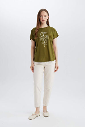 DeFacto Traditional Regular Fit Bisiklet Yaka Çiçekli Kısa Kollu Tişört E4352AX25SMKH451