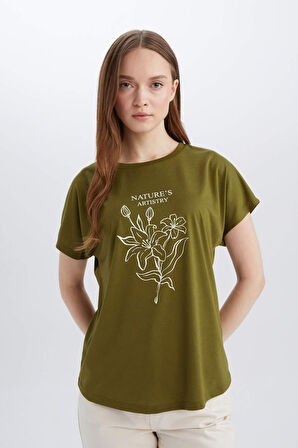 DeFacto Traditional Regular Fit Bisiklet Yaka Çiçekli Kısa Kollu Tişört E4352AX25SMKH451