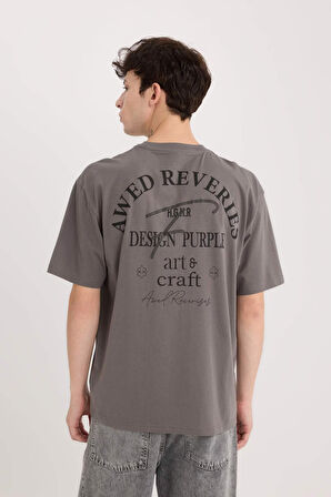 Comfort Fit Bisiklet Yaka Sırt Baskılı Kısa Kollu Tişört