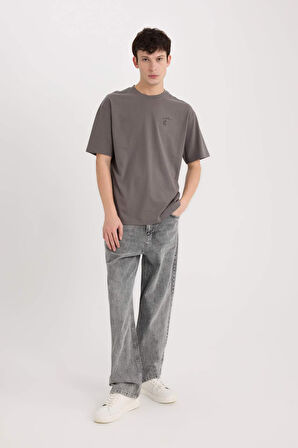 Comfort Fit Bisiklet Yaka Sırt Baskılı Kısa Kollu Tişört