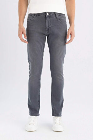 DeFacto Pedro Slim Fit Dar Kalıp Normal Bel Dar Paça Jean Pantolon E0190AX24AUNM55