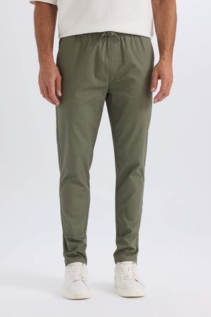 DeFacto %100 Pamuk Yazlık Jogger Chino Pantolon Beli Bağcıklı Cepli Düz Paça Z9933AZ25SPKH430