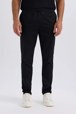 DeFacto %100 Pamuk Yazlık Jogger Chino Pantolon Beli Bağcıklı Cepli Düz Paça Z9933AZ25SPBK81
