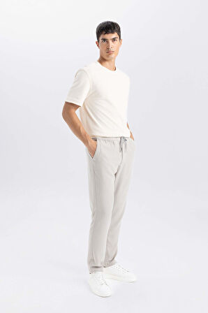 DeFacto Yazlık Jogger Pantolon Slim Fit Dar Kesim Beli Bağcıklı Cepli Düz Paça D8638AX24AUGR107
