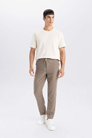 DeFacto Yazlık Jogger Pantolon Slim Fit Dar Kesim Beli Bağcıklı Cepli Düz Paça D8638AX24AUBN586