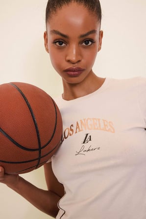DeFacto NBA Los Angeles Lakers Slim Crop Fit Bisiklet Yaka Kısa Kollu Tişört D6122AX25SPER218