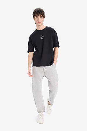 DeFacto %100 Pamuk Oversize Geniş Kalıp Bisiklet Yaka Sırt Baskılı Kısa Kollu Tişört B4651AX25SPBK81