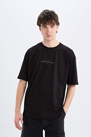 DeFacto %100 Pamuk Vikings Valhalla Oversize Geniş Kalıp Bisiklet Yaka Sırt Baskılı Kısa Kollu Tişört A6308AX25SPBK81