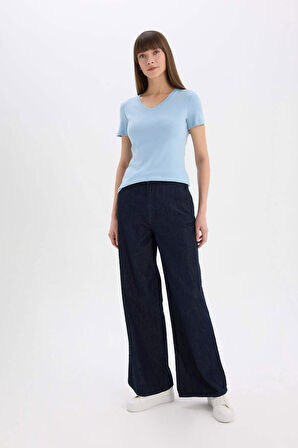 DeFacto Slim Fit Dar Kesim V Yaka Ribana Basic Düz Kısa Kollu Tişört I1080AZ25SPBE196