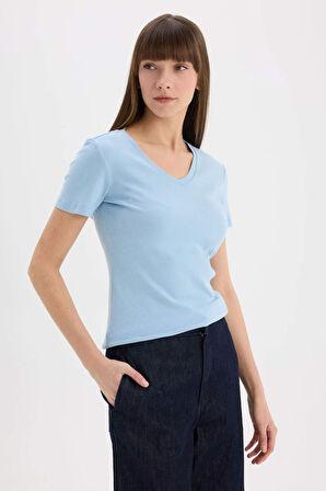 DeFacto Slim Fit Dar Kesim V Yaka Ribana Basic Düz Kısa Kollu Tişört I1080AZ25SPBE196