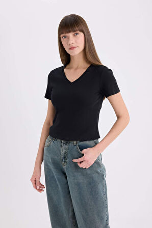 DeFacto Slim Fit Dar Kesim V Yaka Basic Düz Ribana Kısa Kollu Tişört I1080AZ25SPBK81