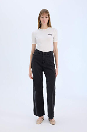 DeFacto Slim Fit Dar Kesim Bisiklet Yaka Baskılı Fitilli Kaşkorse Kısa Kollu Tişört E5068AX25SPER105