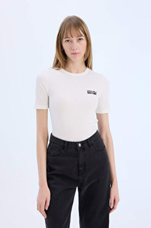 DeFacto Slim Fit Dar Kesim Bisiklet Yaka Baskılı Fitilli Kaşkorse Kısa Kollu Tişört E5068AX25SPER105