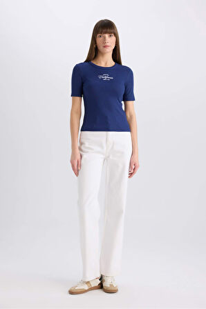 DeFacto Slim Fit Dar Kesim Bisiklet Yaka Baskılı Fitilli Kaşkorse Kısa Kollu Tişört E5070AX25SPNV42