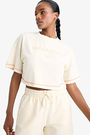 DeFactoFit NBA Chicago Bulls Crop Bisiklet Yaka Sporcu Kısa Kollu Tişört E3826AX25SMBG700