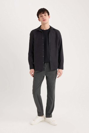 DeFacto Slim Fit Dar Kesim Pamuklu Basic Düz Uzun Kollu Siyah Gömlek A4644AX25SPBK81