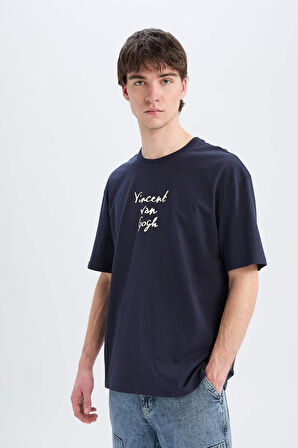 DeFacto %100 Pamuk Van Gogh Oversize Geniş Kalıp Bisiklet Yaka Sırt Baskılı Kısa Kollu Tişört C3629AX25SPNV71