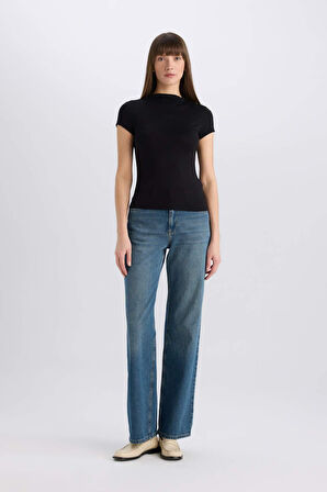 DeFacto Slim Fit Dar Kesim Yarım Balıkçı Yaka Soft Touch Kısa Kollu Tişört E5906AX25SPBK81