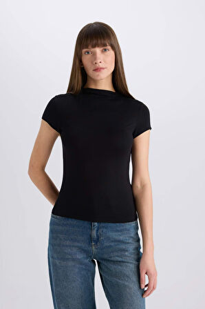 DeFacto Slim Fit Dar Kesim Yarım Balıkçı Yaka Soft Touch Kısa Kollu Tişört E5906AX25SPBK81