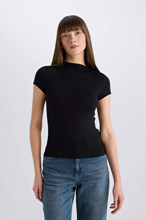 DeFacto Slim Fit Dar Kesim Yarım Balıkçı Yaka Soft Touch Kısa Kollu Tişört E5906AX25SPBK81