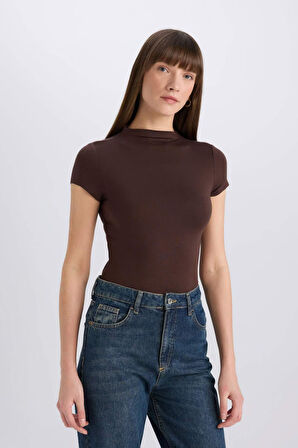 DeFacto Slim Fit Dar Kesim Yarım Balıkçı Yaka Soft Touch Kısa Kollu Tişört E5906AX25SPBN267