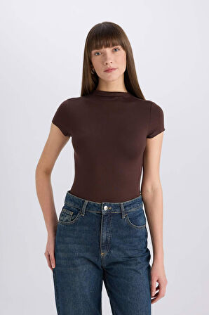 DeFacto Slim Fit Dar Kesim Yarım Balıkçı Yaka Soft Touch Kısa Kollu Tişört E5906AX25SPBN267