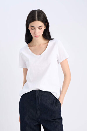 DeFacto Regular Fit V Yaka Basic Düz Kısa Kollu BeyazTişört K1507AZ25SMWT34