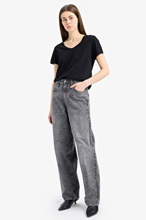 DeFacto Regular Fit V Yaka Basic Düz Kısa Kollu Siyah Tişört K1507AZ25SMBK81