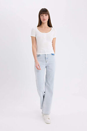 DeFacto Slim Fit Dar Kesim Yuvarlak Yaka Basic Düz Fitilli Kaşkorse Kısa Kollu Beyaz Tişört E5781AX25SPER105