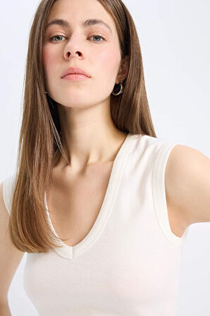 DeFacto Slim Fit Dar Kesim V Yaka Ribana Atlet E5779AX25SPER105