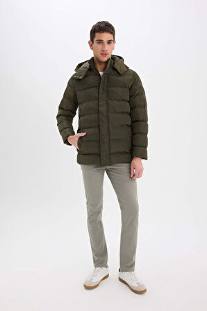 Regular Fit Kapüşonlu Şişme Mont Fermuarlı Çıtçıt Kapamalı Cepli