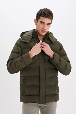 Regular Fit Kapüşonlu Şişme Mont Fermuarlı Çıtçıt Kapamalı Cepli