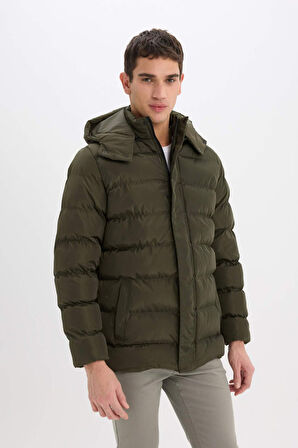 Regular Fit Kapüşonlu Şişme Mont Fermuarlı Çıtçıt Kapamalı Cepli