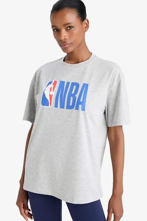 DeFactoFit NBA Wordmark Boxy Fit Bisiklet Yaka Kısa Kollu Tişört Z3128AZ25SMGR210