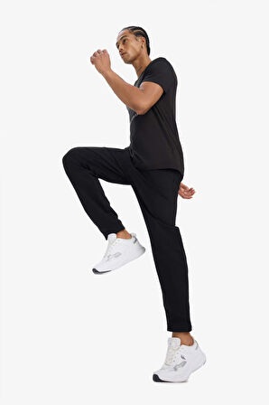 DeFactoFit Slim Fit Dar Kesim Çift Cepli Standart Paça Esnek Multifonksiyonel Sporcu Jogger D7808AX25SPBK81