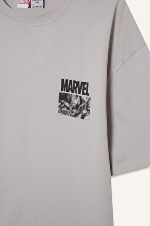 DeFacto %100 Pamuk Marvel Avengers Boxy Fit Bisiklet Yaka Sırt Baskılı Kısa Kollu Tişört E0718AX25SMGR184