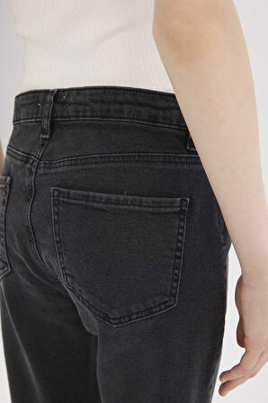 DeFacto Lina Comfort Mom Normal Bel Düz Paça Jean Kar Yıkamalı Pantolon D7944AX25SPNM36