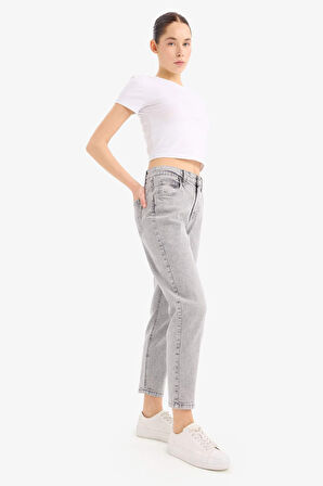 DeFacto Lina Comfort Mom Normal Bel Düz Paça Jean Kar Yıkamalı Pantolon D7947AX25SPNM55