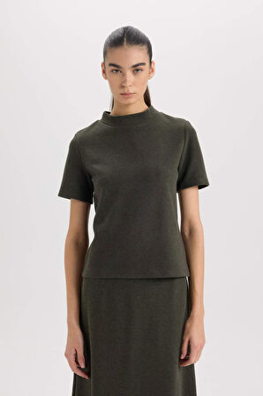 DeFacto Slim Fit Dar Kesim Yarım Balıkçı Yaka Basic Düz Kısa Kollu Tişört D9758AX24WNKH444