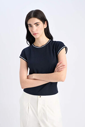 DeFacto Slim Fit Dar Kesim Bisiklet Yaka Ribana Kısa Kollu Tişört E6992AX25SPNV251