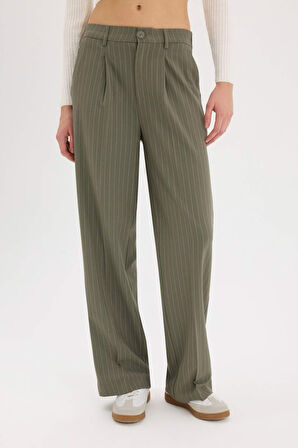 DeFacto Wide Leg Klasik Kumaş Pantolon Pensli Çift Cepli Normal Bel Standart Boy D5066AX25SPKH351