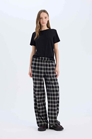 DeFacto Wide Leg Kumaş Pijama Pantolon Geniş Bol Paça Kareli Normal Bel Lastikli Cepli D9548AX25SPBK81