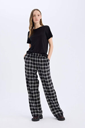 DeFacto Wide Leg Kumaş Pijama Pantolon Geniş Bol Paça Kareli Normal Bel Lastikli Cepli D9548AX25SPBK81