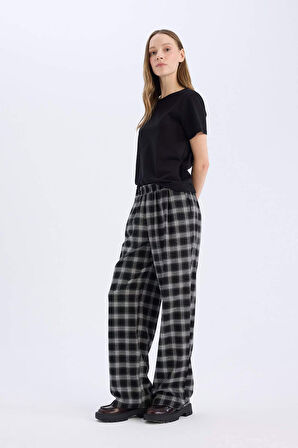 DeFacto Wide Leg Kumaş Pijama Pantolon Geniş Bol Paça Kareli Normal Bel Lastikli Cepli D9548AX25SPBK81