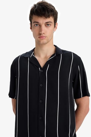 DeFacto Regular Fit Apaş Yaka Çizgili Yazlık Kısa Kollu Gömlek E2559AX25SMBK81