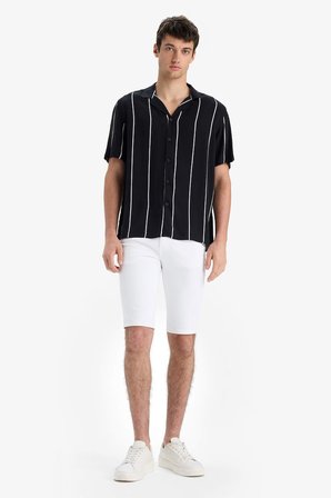 DeFacto Regular Fit Apaş Yaka Çizgili Yazlık Kısa Kollu Gömlek E2559AX25SMBK81