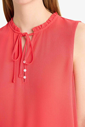 Regular Fit Bisiklet Yaka Krinkıl Kumaş Kolsuz Bluz