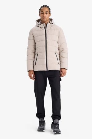 DeFacto Su İtici Slim Fit Dar Kesim Astarlı Kapüşonlu Fermuarlı Cepli Dolgulu Mont R0216AZ25AUBG766